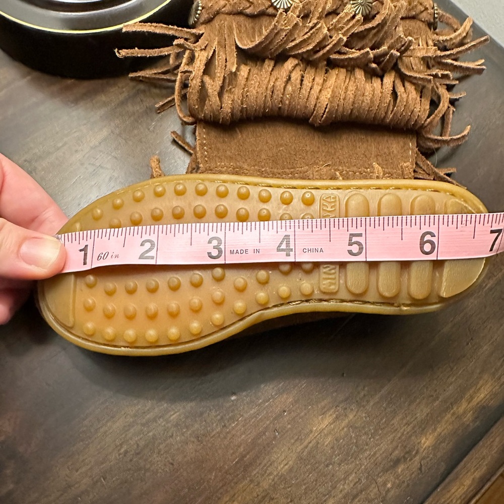 Minnetonka 3-Layer Fringe Bohemian Girls Leather Moccasin Boots Size 10 - Picture 13 of 14